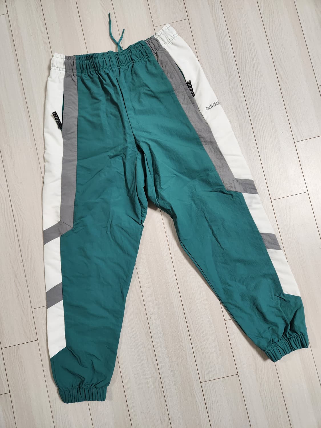 아디다스 이큅먼트 윈드 트랙 팬츠 품명 EQT WIND PANT 사이즈M 상품이미지5