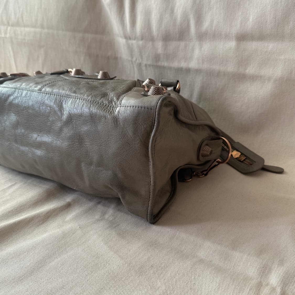 발렌시아가 르 시티 모터백 자이언트 파트타이머 올리브그레이 상품이미지5