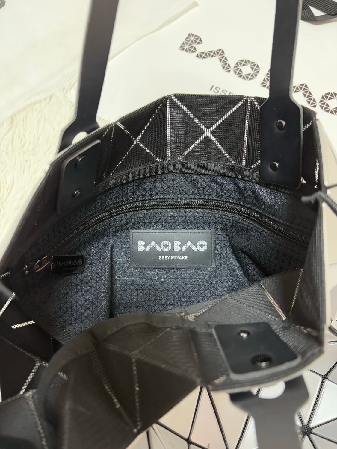 바오바오 이세이미야케 루센트 토트백 실버 상품이미지3