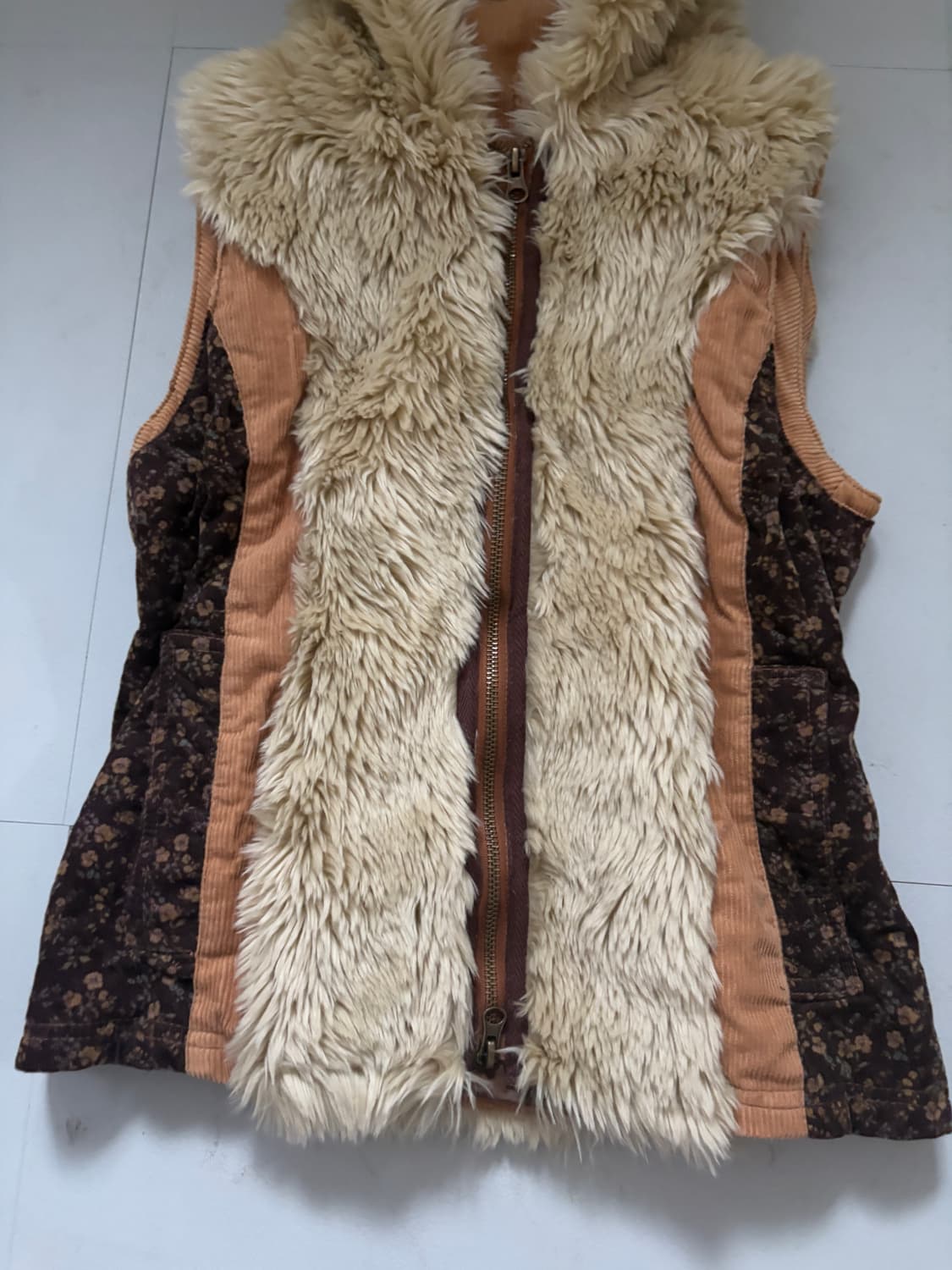 • Beige Fur Hooded Best Zip-Up  상품이미지3