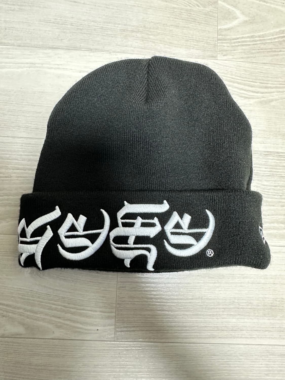 슈프림 뉴에라 블랙레터 비니 상품이미지2