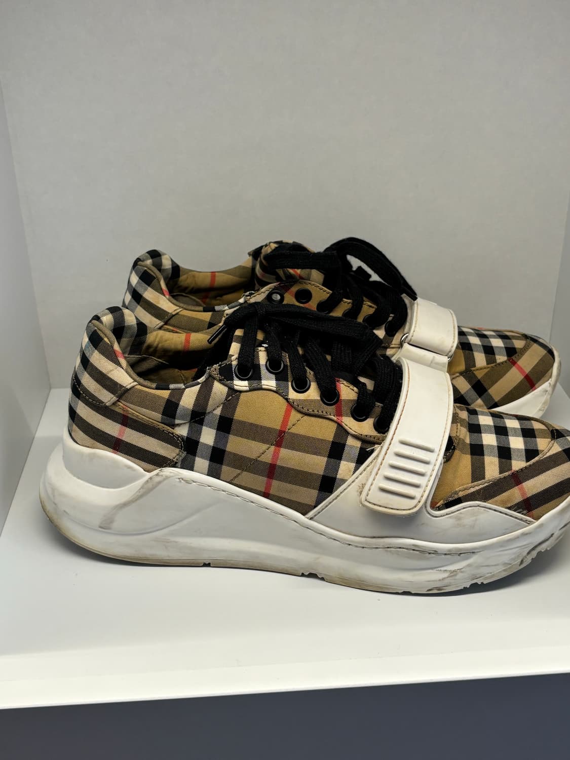 버버리 벨크로 스키커즈 상품이미지3