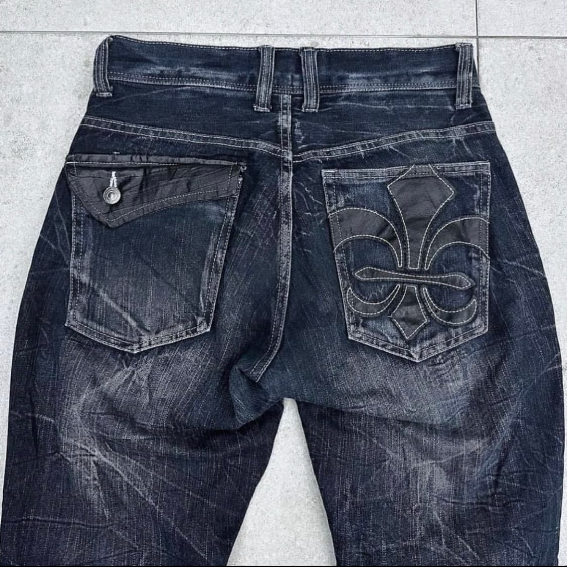 middle age emblem washed denim 상품이미지1