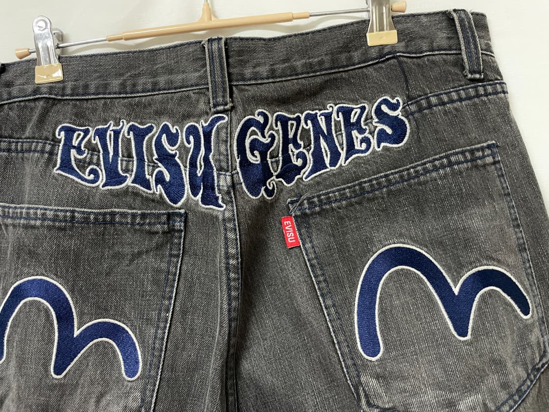 Evisu 에비수 스펠아웃 자수 크랙워싱 흑청 데님팬츠 _ 힙합 메탈 락 상품이미지4