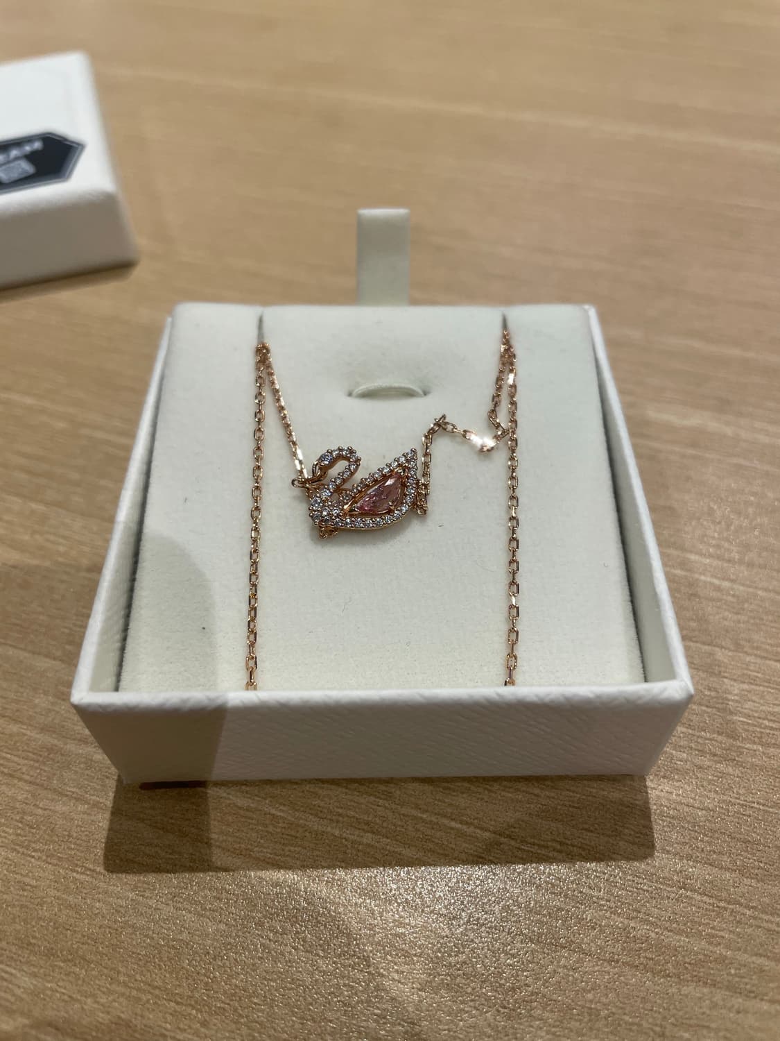 Swarovski 다즐링 스완 목걸이 상품이미지2