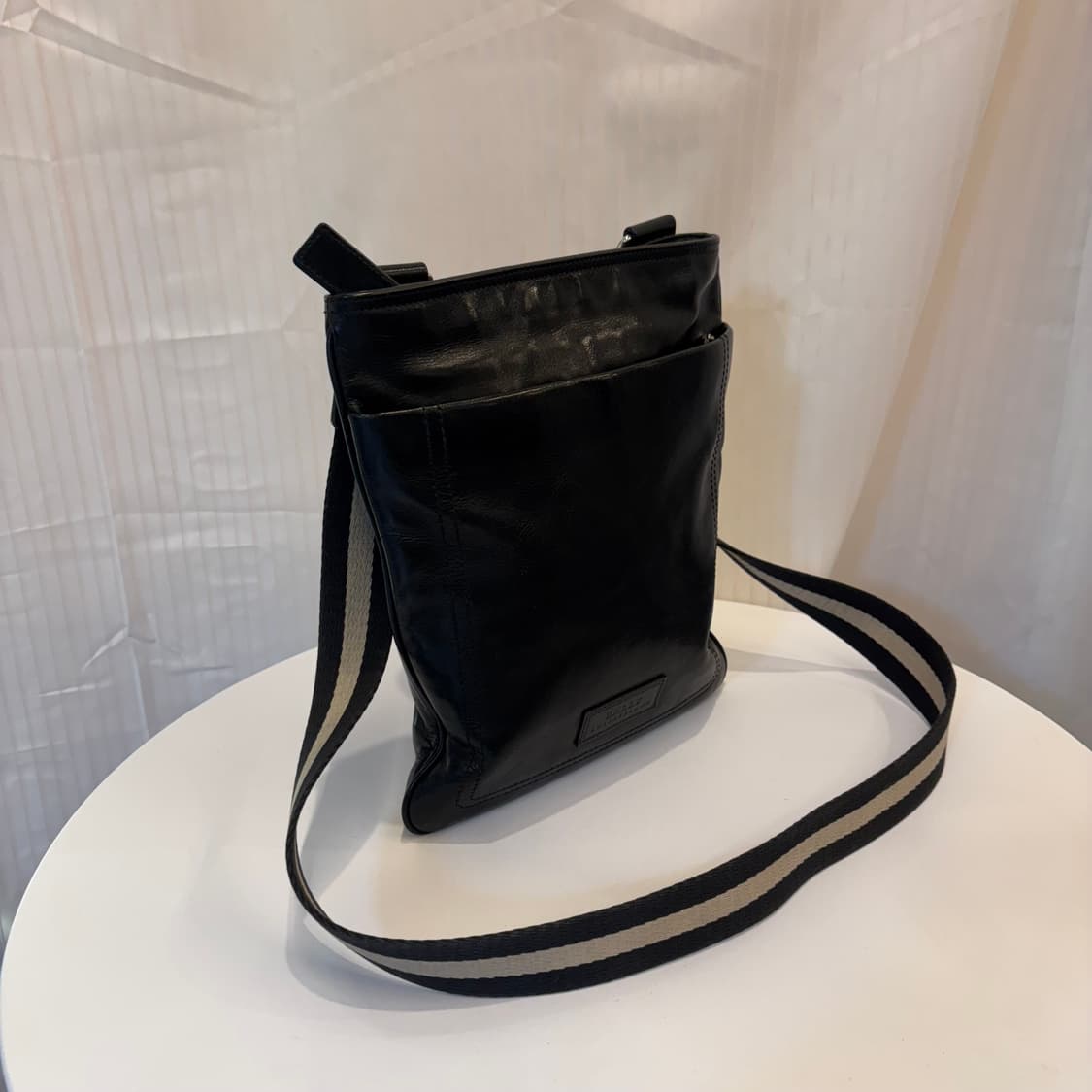 정품 발리 블랙 크로스백     상품이미지3