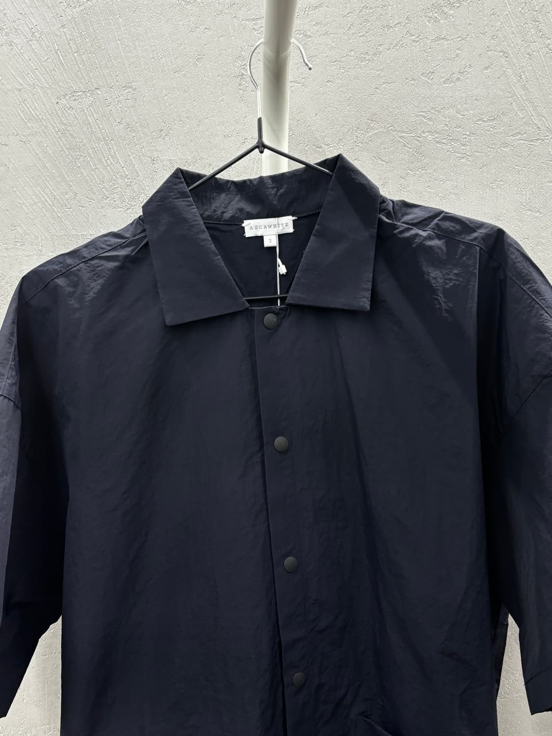 에이카화이트 네이비 반팔 셔츠 3 상품이미지3