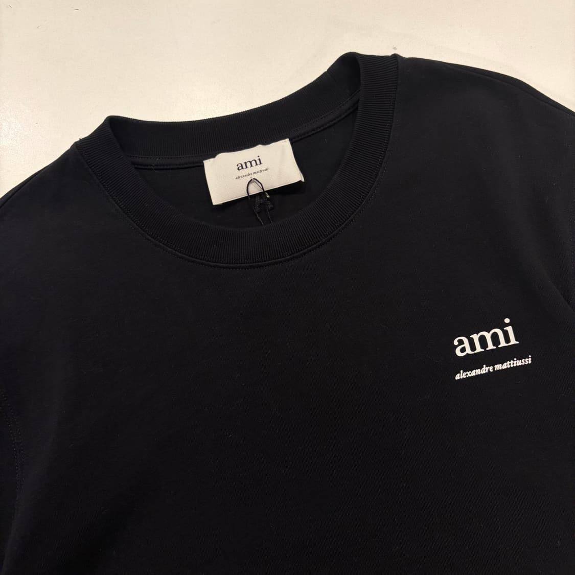 [L] 아미 스몰 로고 긴팔 티셔츠 블랙 B342 상품이미지3