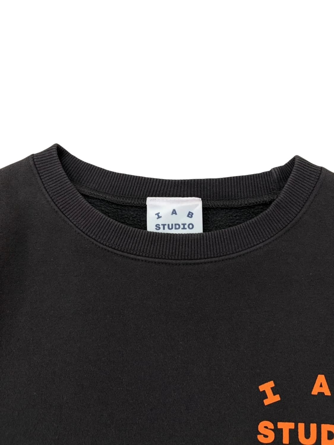 아이앱스튜디오 X 두산 스웻셔츠 맨투맨 딥브라운 (L) 상품이미지3