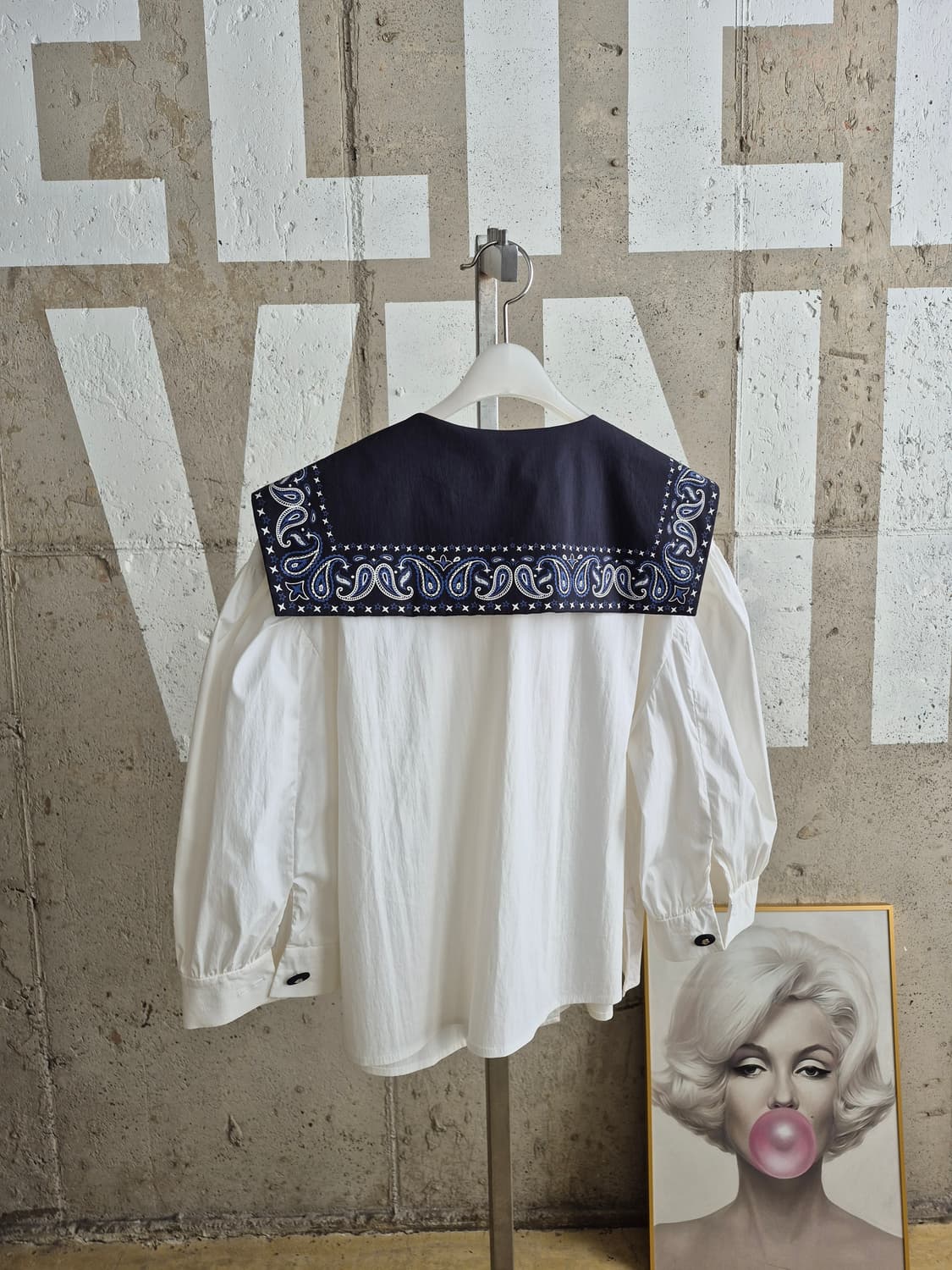 럭키슈에뜨 페이즐리 카라 화이트 블라우스 상품이미지8