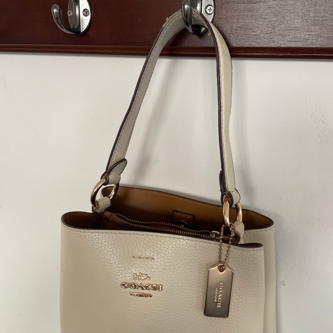 코치 아이보리 버킷백 토트백 상품이미지3