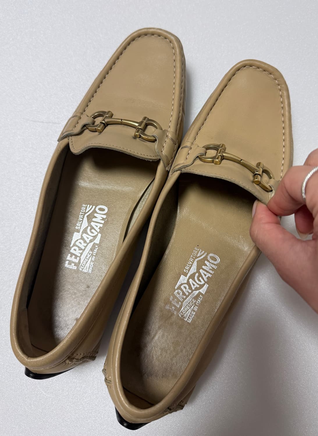 페레가모 간치니 레더 로퍼 베이지 / 여성용 255 상품이미지4