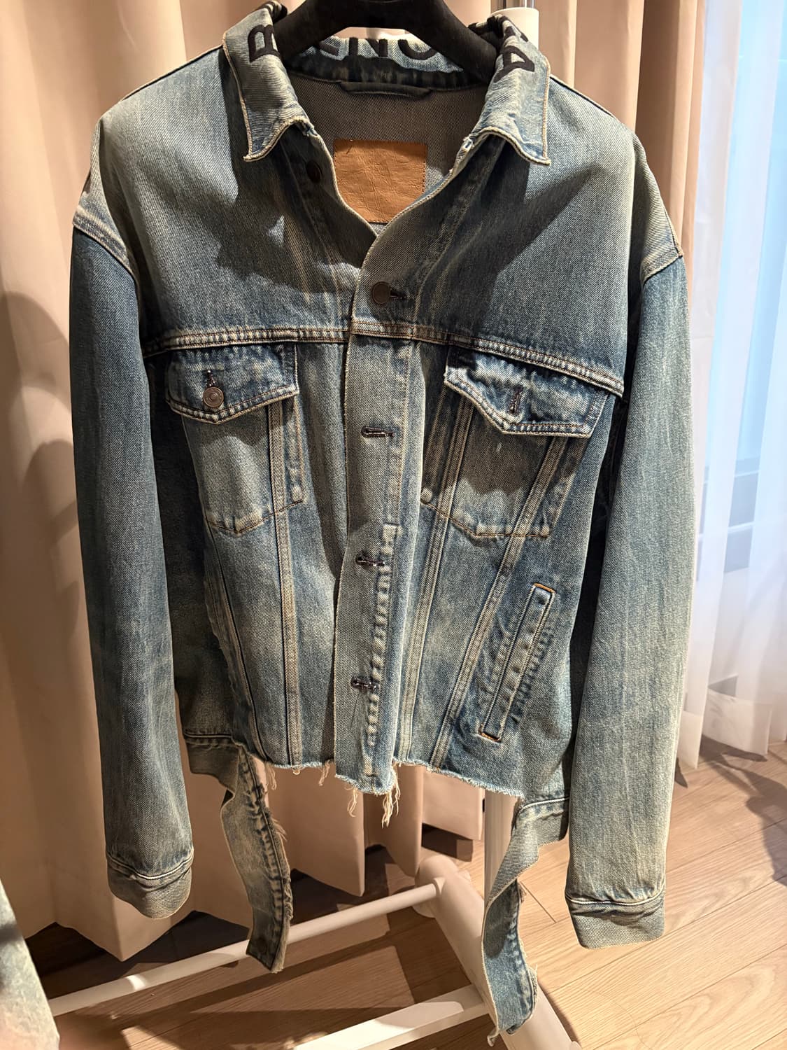 발렌시아가 넥자수 데님 자켓 40사이즈 상품이미지1
