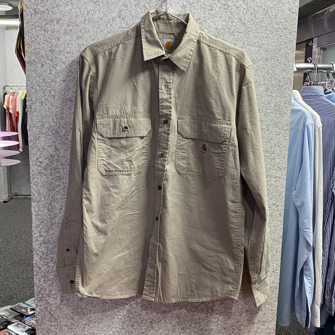 칼하트 패치로고 투포켓 베이지 셔츠 B3159 상품이미지2