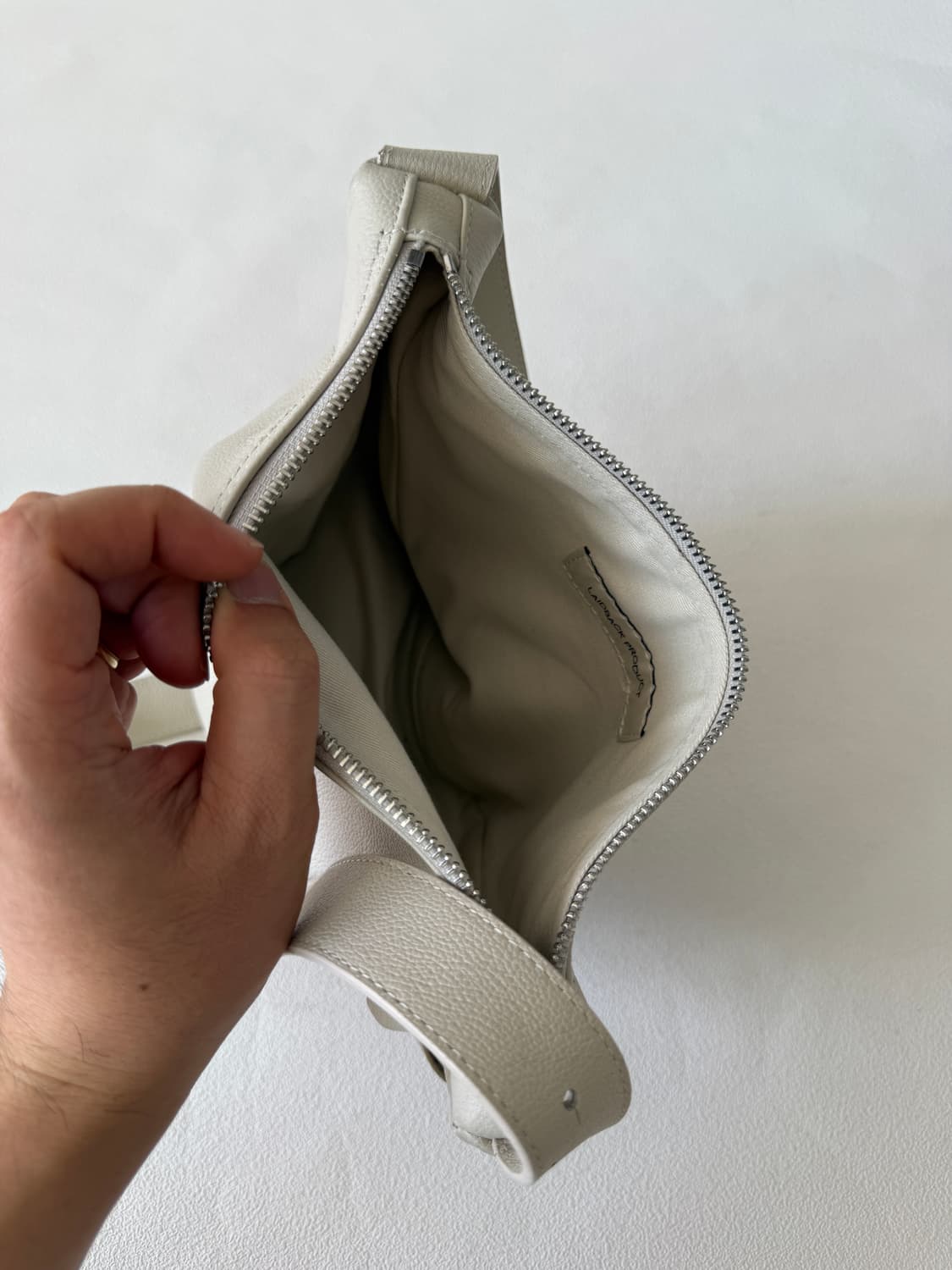 LAIDBACK 레더 크로스백 상품이미지7