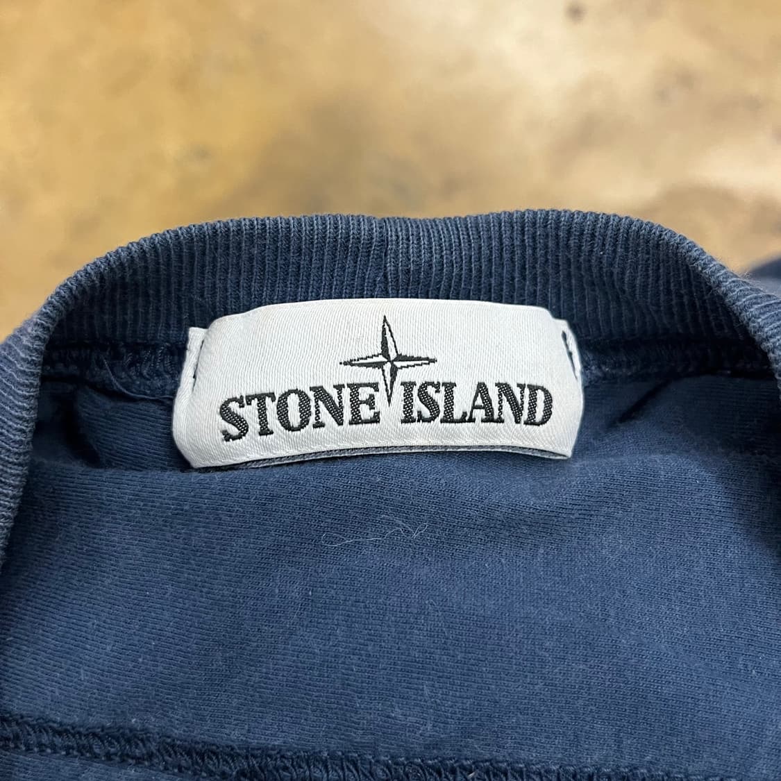 [정품/M] 스톤아일랜드 와펜 맨투맨 네이비 b19 상품이미지5