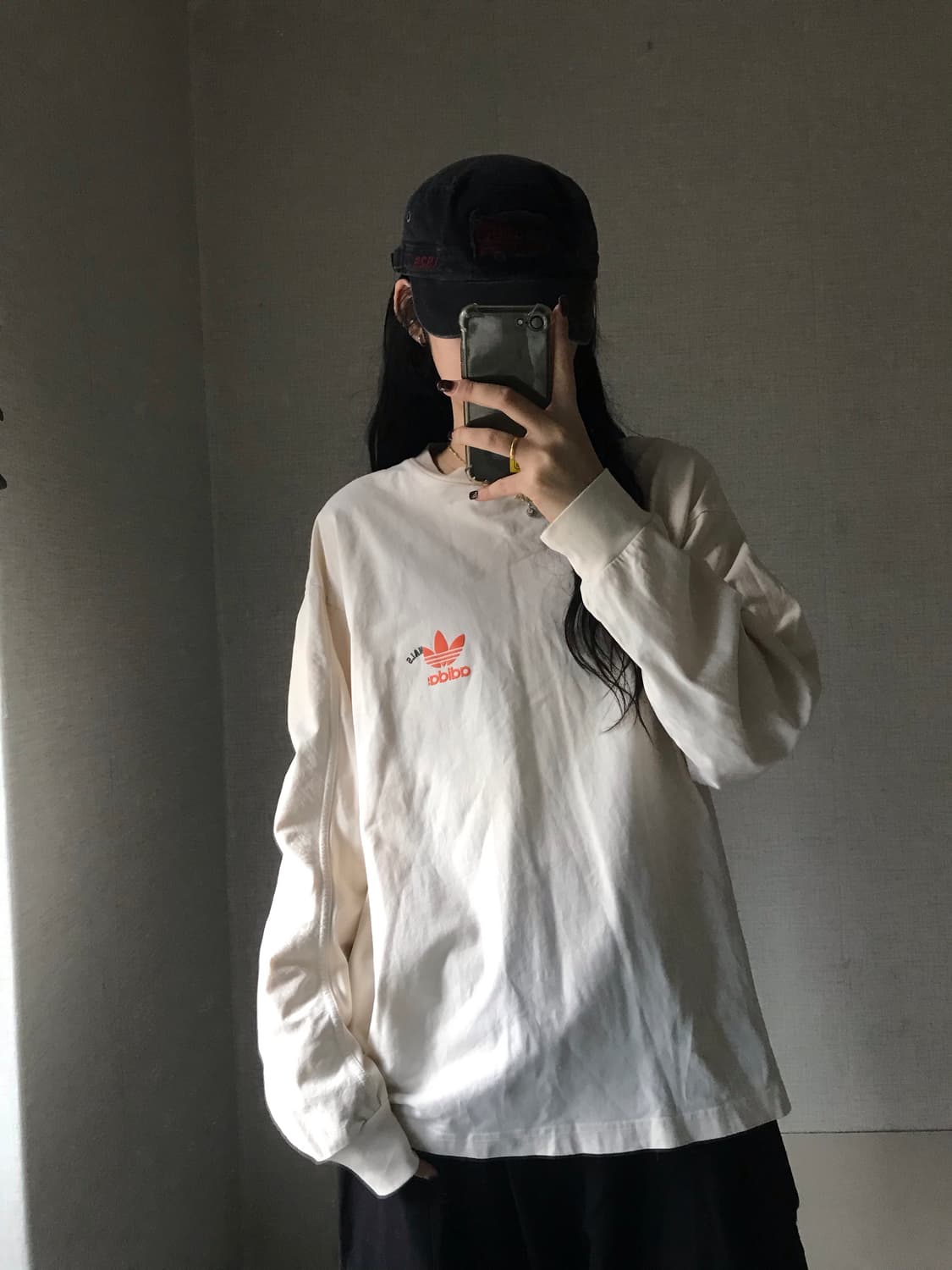 아디다스 아이보리 오버핏 롱슬리브 상품이미지1