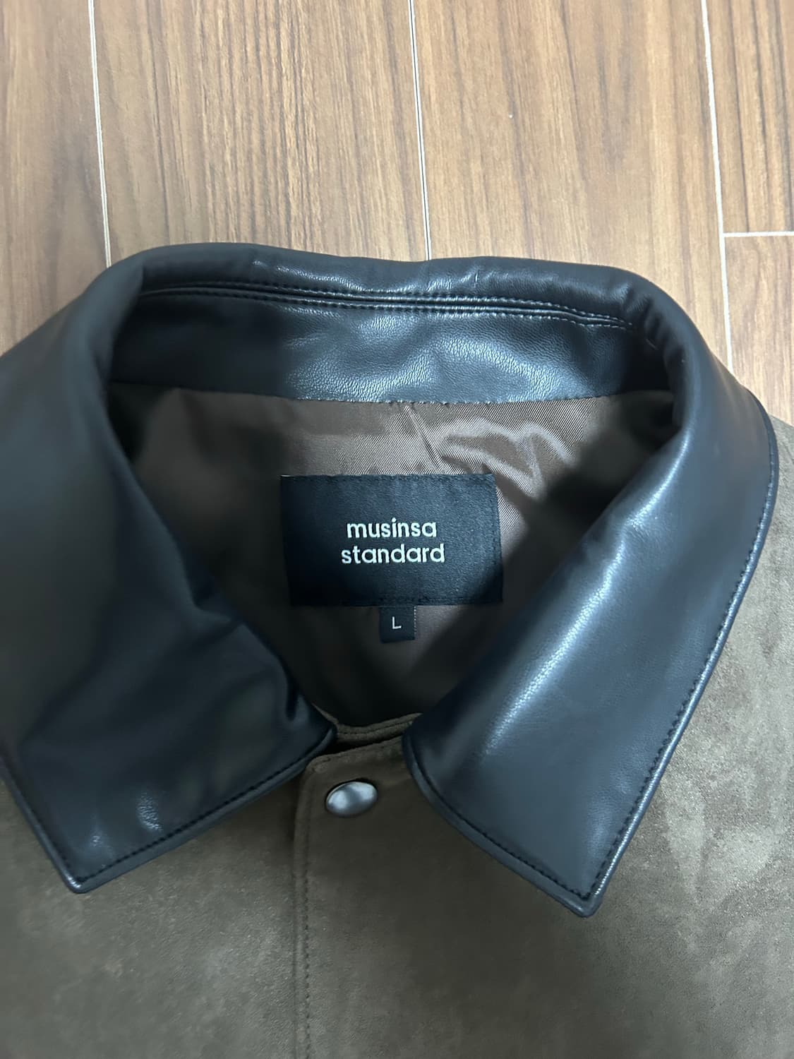 무신사 스탠다드 신세틱 스웨이드 트러커 재킷 [브라운] 상품이미지3