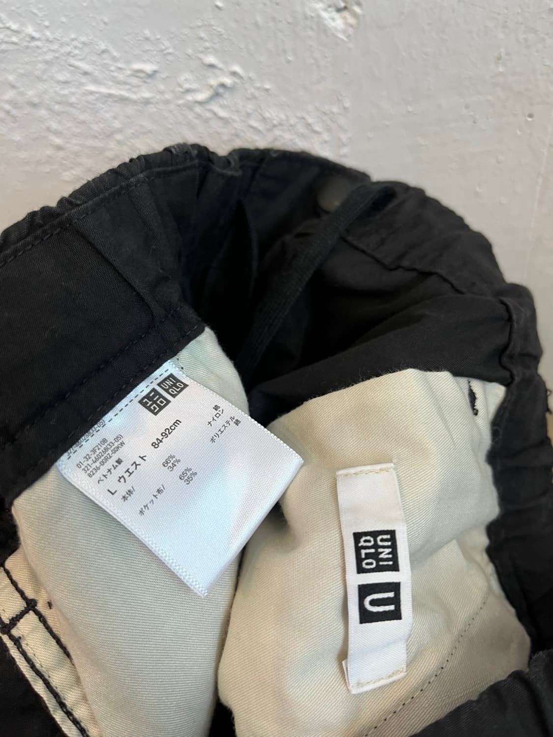 유니클로 U 와이드핏 파라슈트 카고팬츠 블랙  상품이미지3