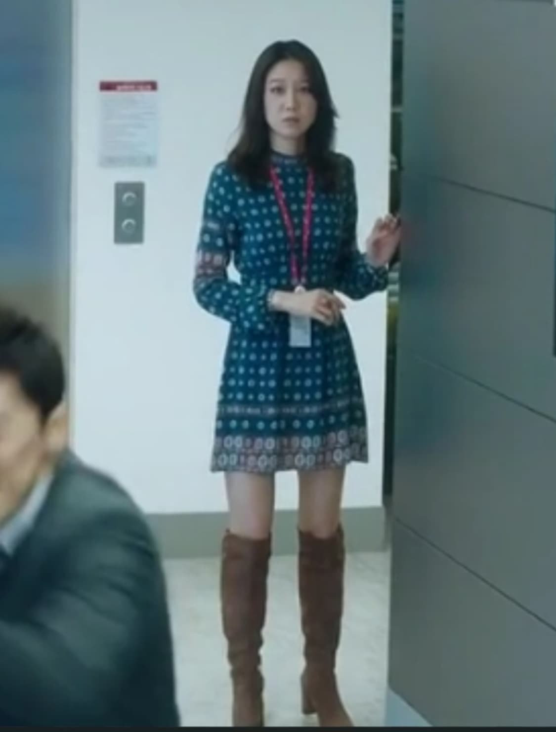 타이거릴리 질투의 화신 공효진 에스닉 실크 원피스+ VOV 스웨이드 쟈켓 상품이미지3