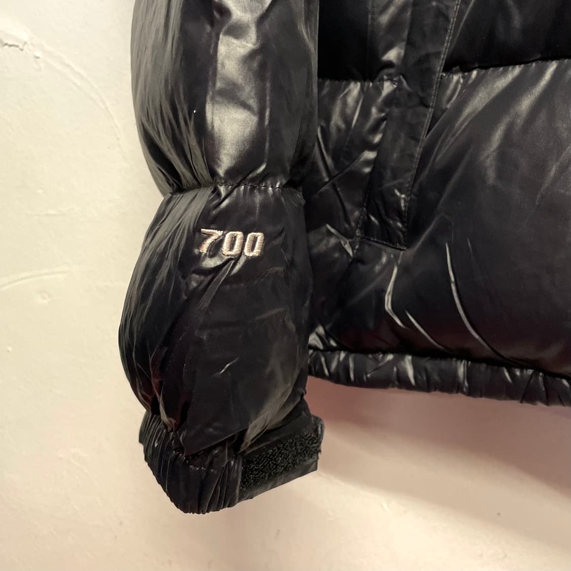 노스페이스 700 눕시 구스다운 블랙 유광 (해외판)    - 상품이미지4