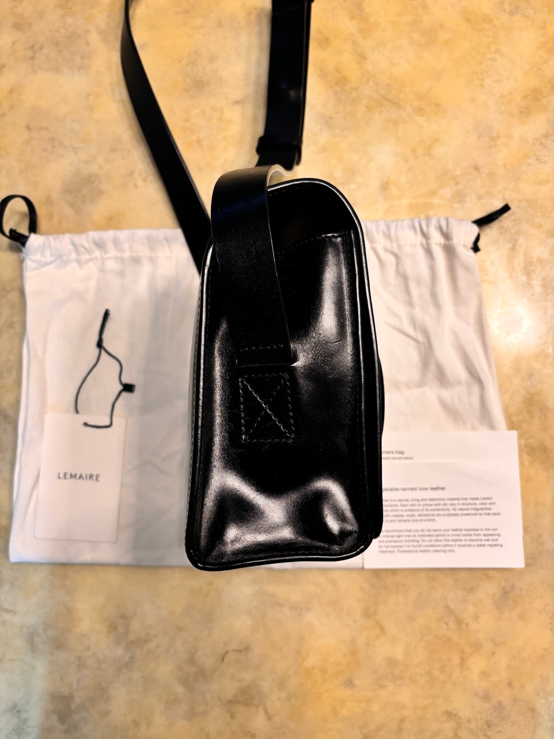 르메르 카메라 백 블랙 상품이미지6