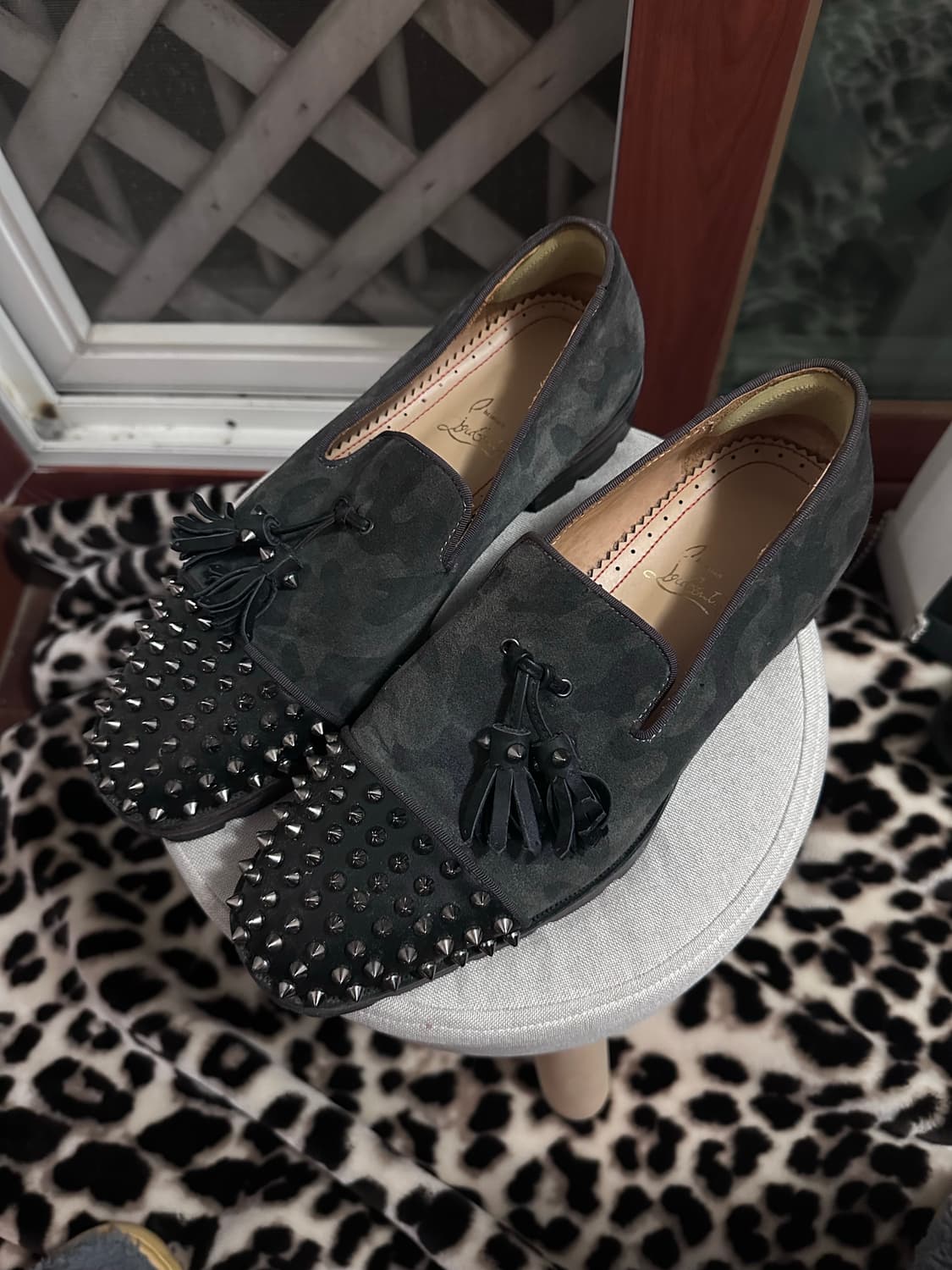 루부탱 40사이즈 스웨이드 로퍼 상품이미지1