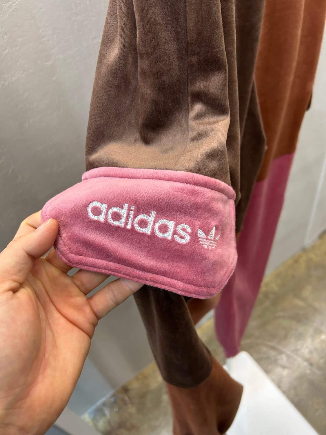 아디다스 오리지널 컬러 블록 벨벳 조거팬츠 상품이미지4