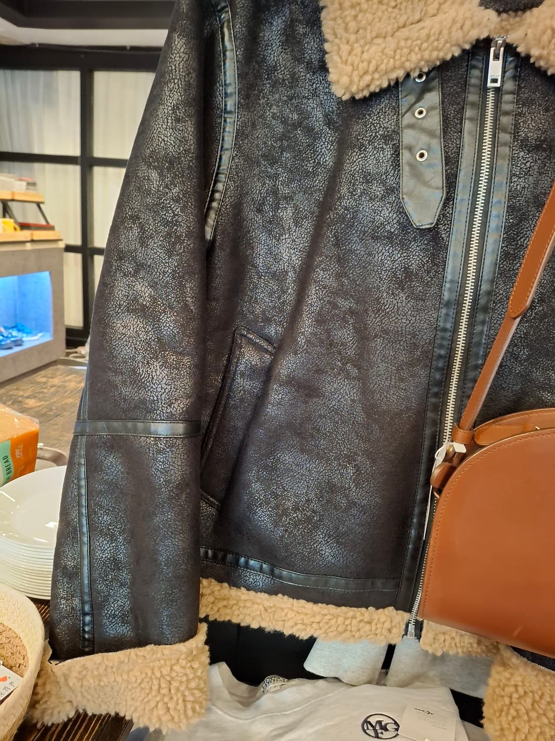 (마지막특가)  VYUR ÉCLAT 무스탕 자켓
M 상품이미지4