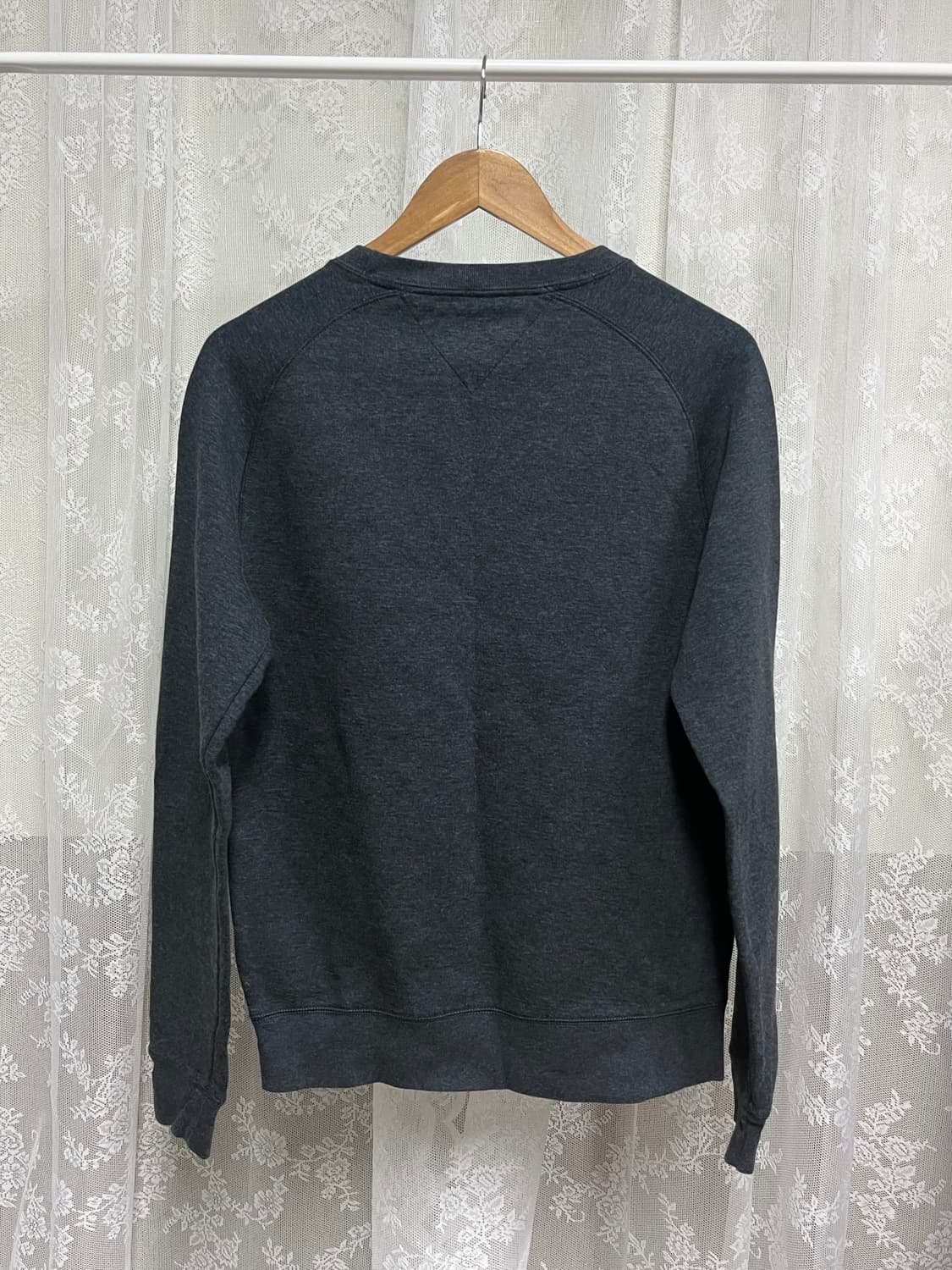 M) 타미힐피거 빈티지핏 퀼팅 맨투맨 차콜 상품이미지2