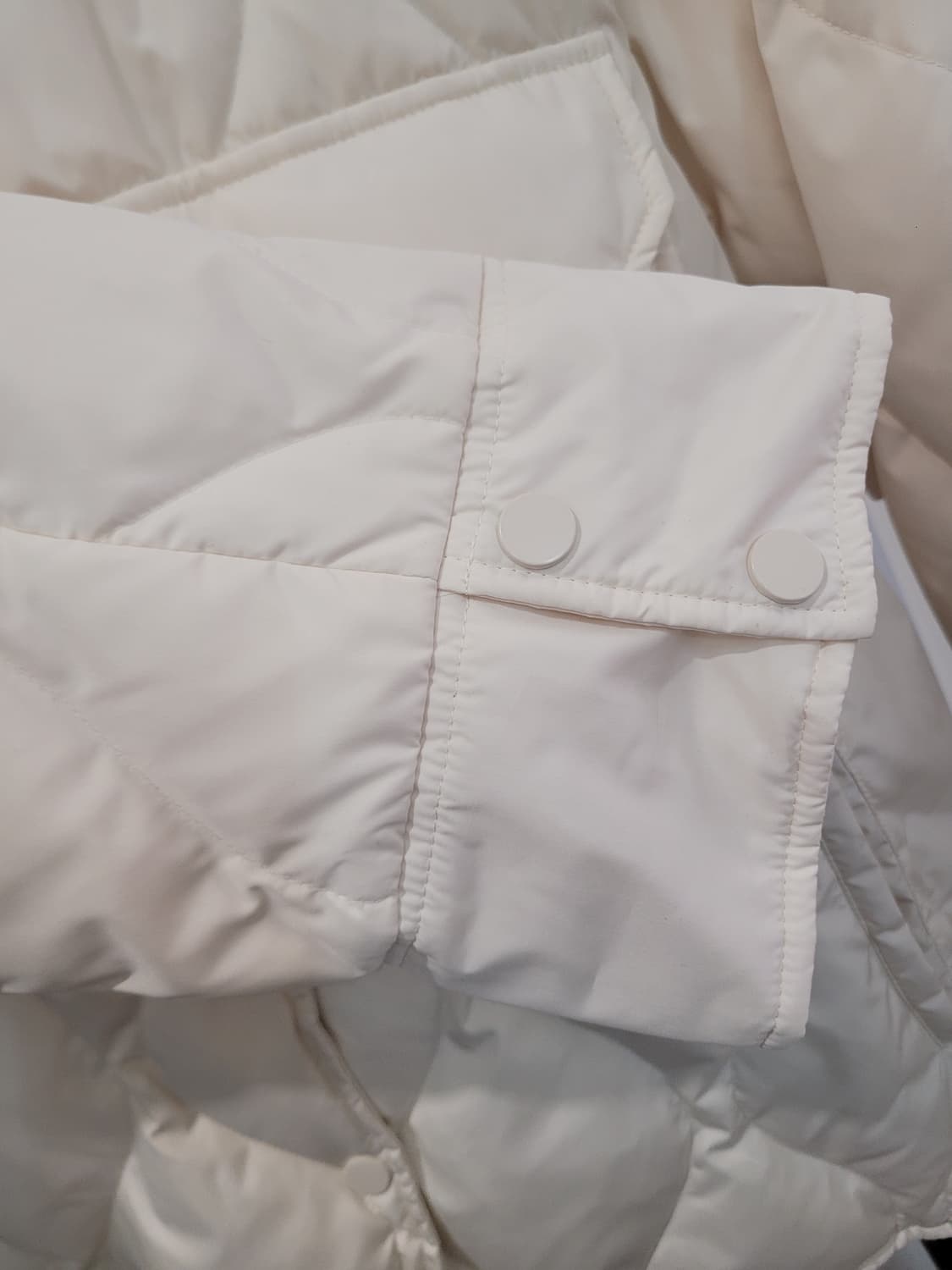 비지트인뉴욕 구스다운 누빔 숏패딩 오버핏 66~77사이즈 상품이미지4