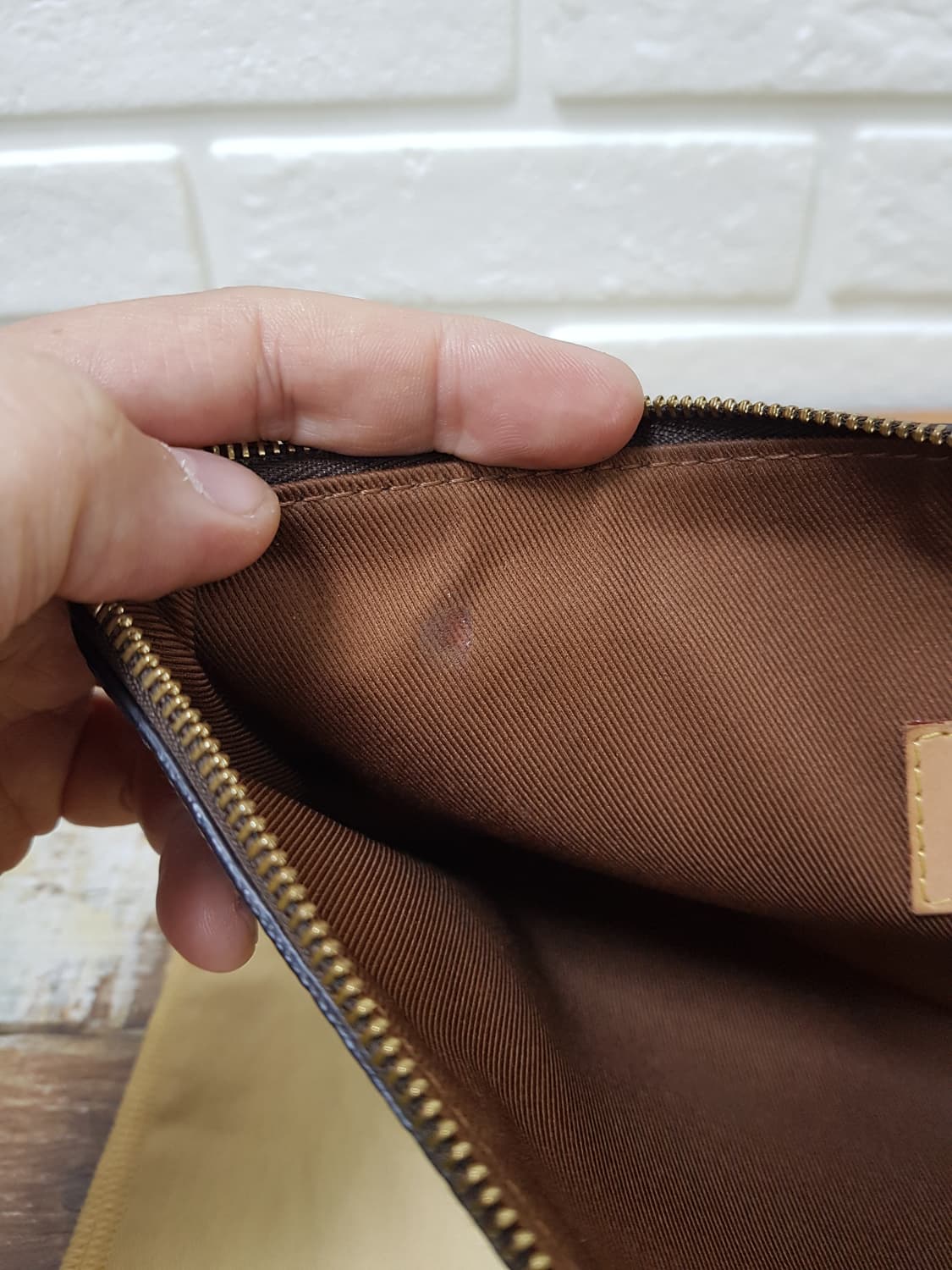 [정품] 루이비통 에튀보야주 pm 클러치 상품이미지8