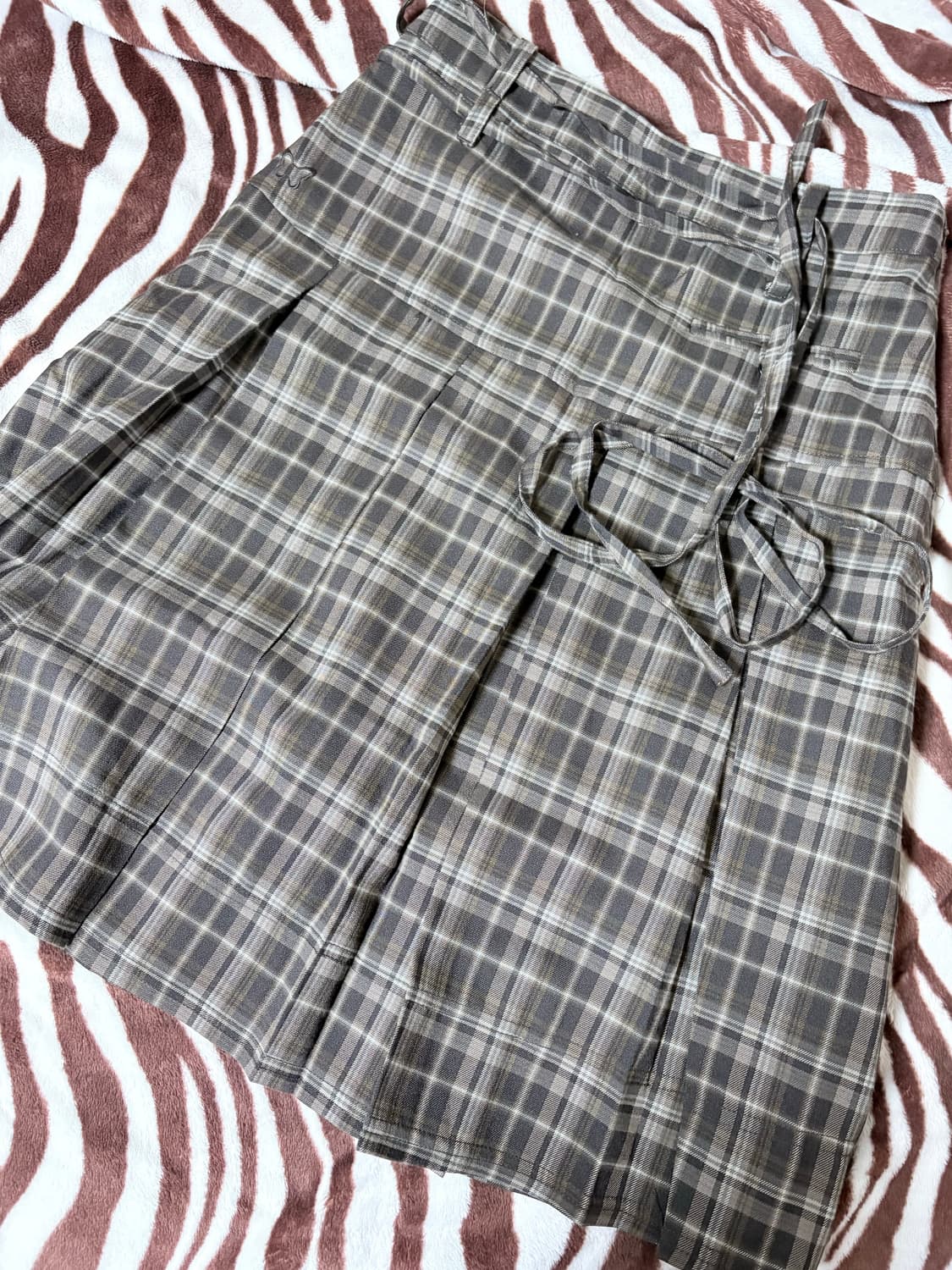 팬시클럽 포멀 버튼 플리츠 미디 스커트 상품이미지3