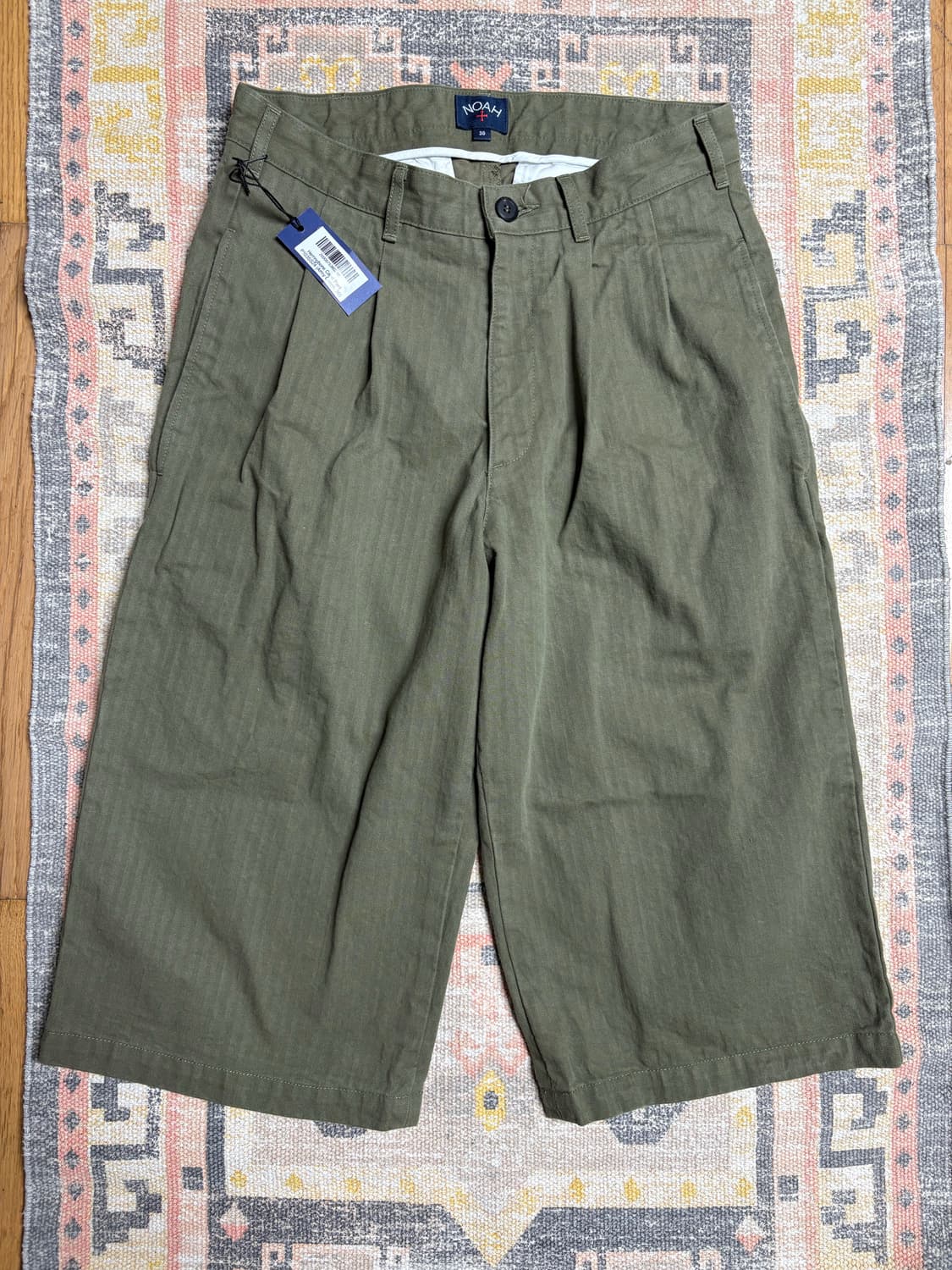 노아 Noah 헤링본 플리츠 카프리 팬츠, 아미그린, 30 상품이미지1