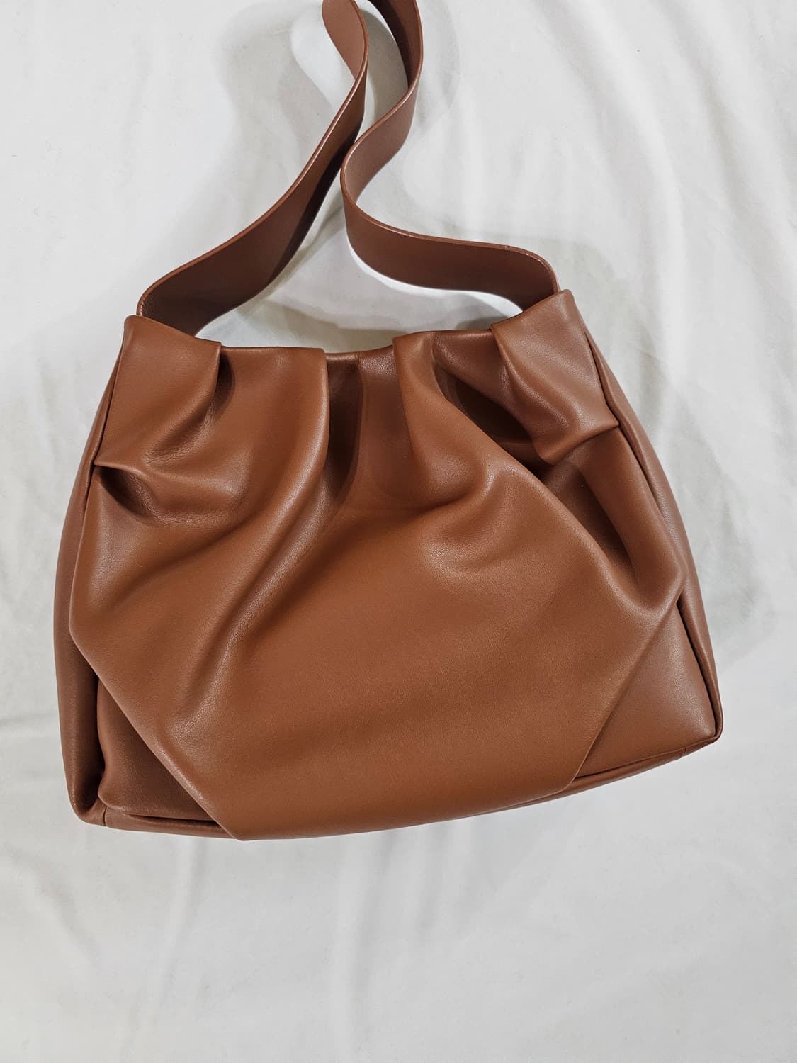 HOZE GABBY TAN 호재 호제 개더링 개비 호보백 숄더백 브라운 상품이미지4