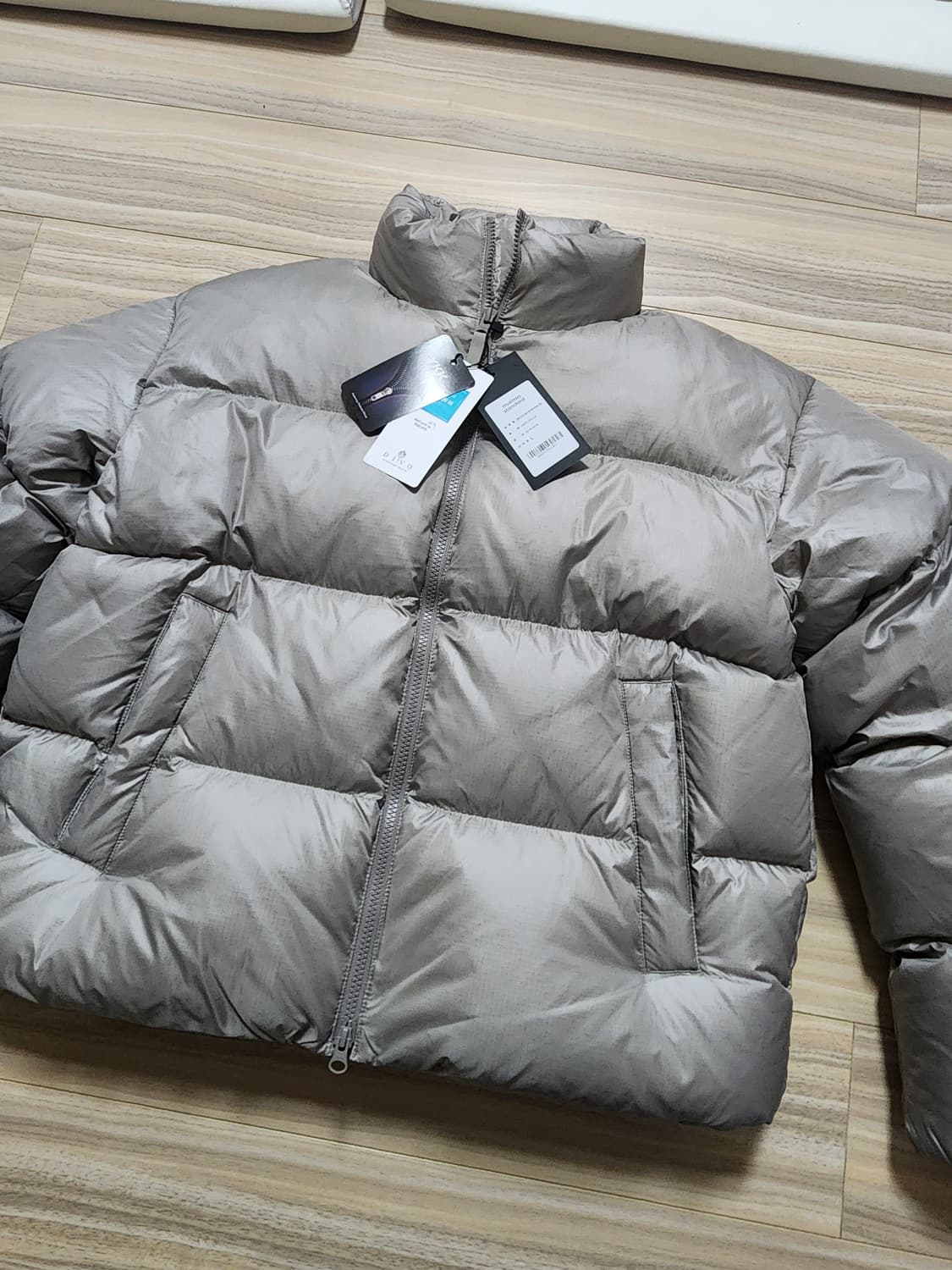 무신사스탠다드덕다운점퍼L베이지오리털패딩 상품이미지1