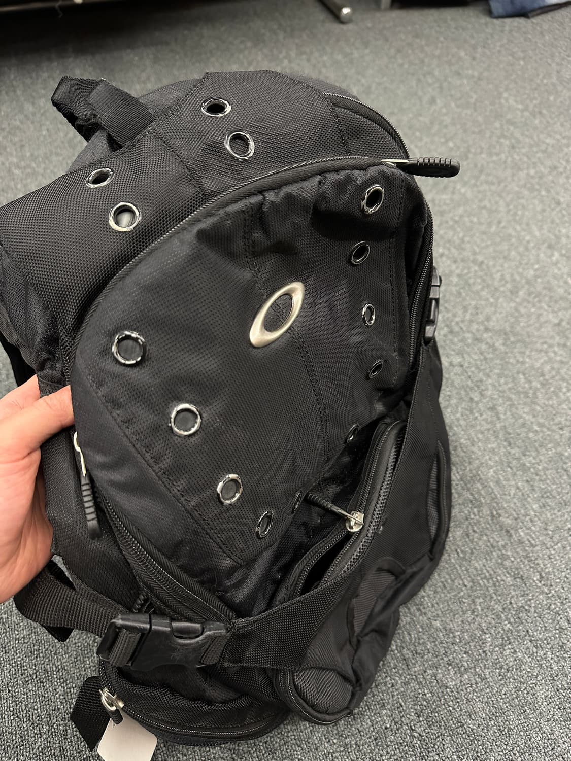 오클리 아이콘 백팩 블랙 상품이미지4