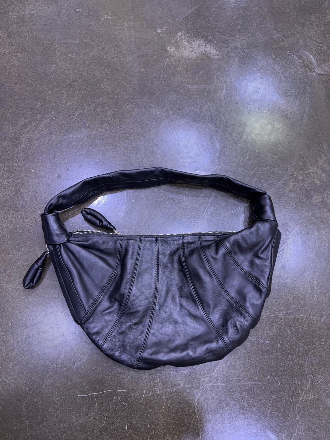 크로와상 절개 매듭 캐쥬얼 양가죽 숄더백 토트백 M 상품이미지2