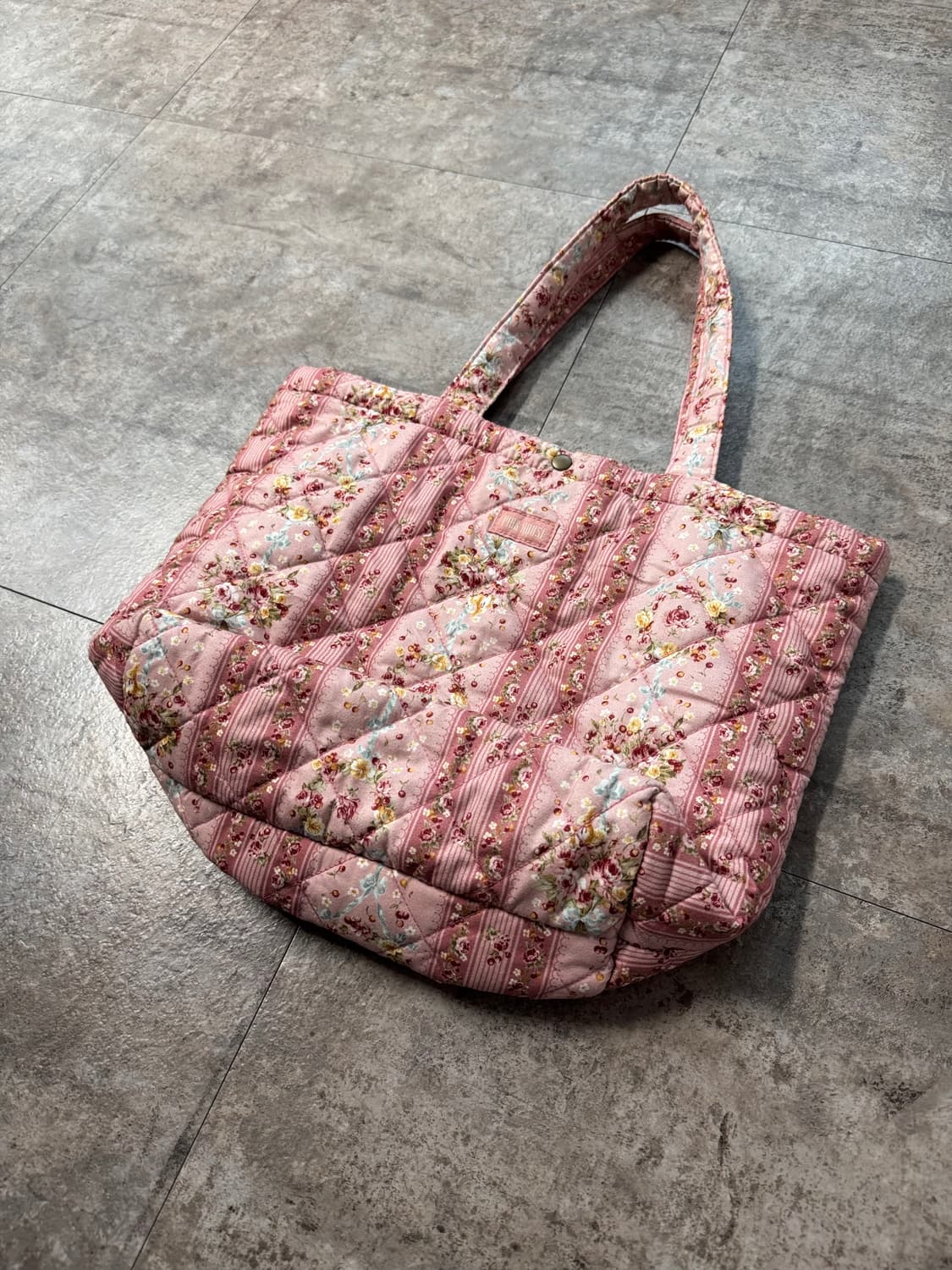 핑크하우스 플로럴 퀄티드 토트 백 상품이미지3