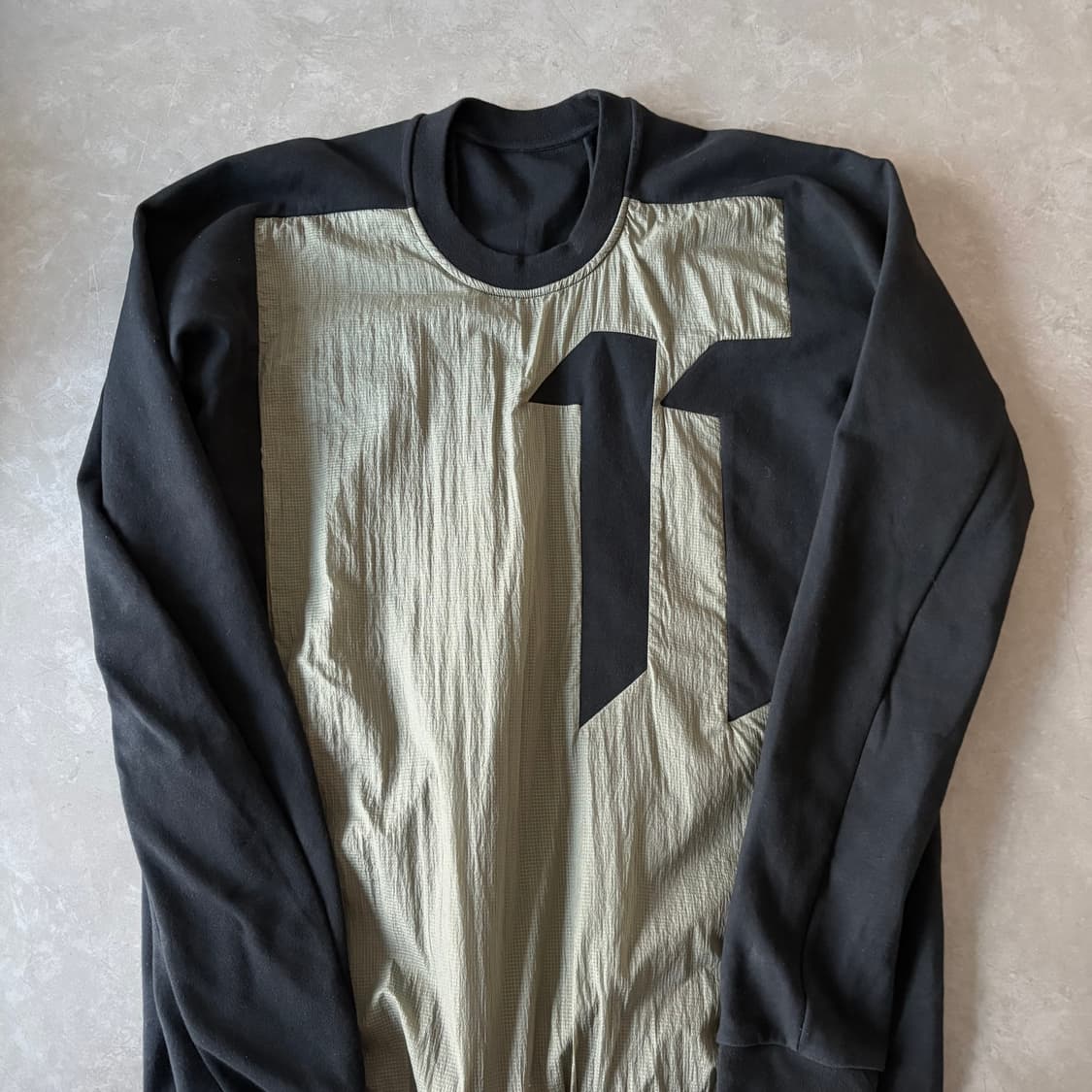 보리스 비잔 사베리 맨투맨 상품이미지1