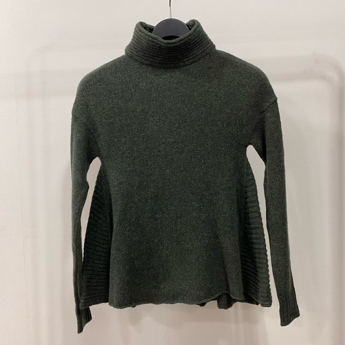 발렌시아가 한섬 터틀넥 울 니트 매장판 상품이미지1