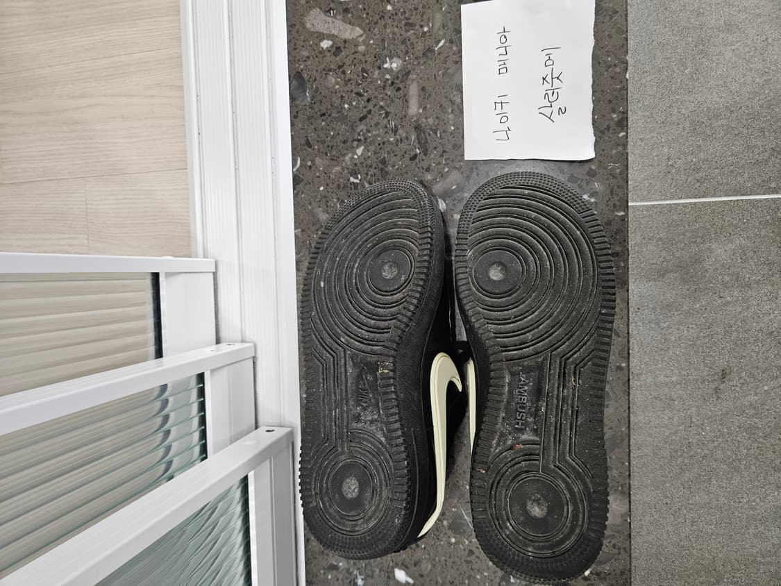 나이키 엠부쉬 에어포스 로우 블랙 255 상품이미지3