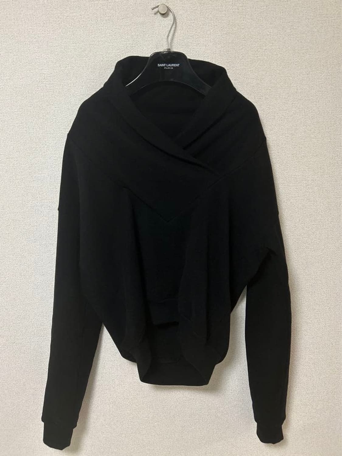 [차은우님 착용] 생로랑 23AW 컬렉션 숄카라 탑 상품이미지6