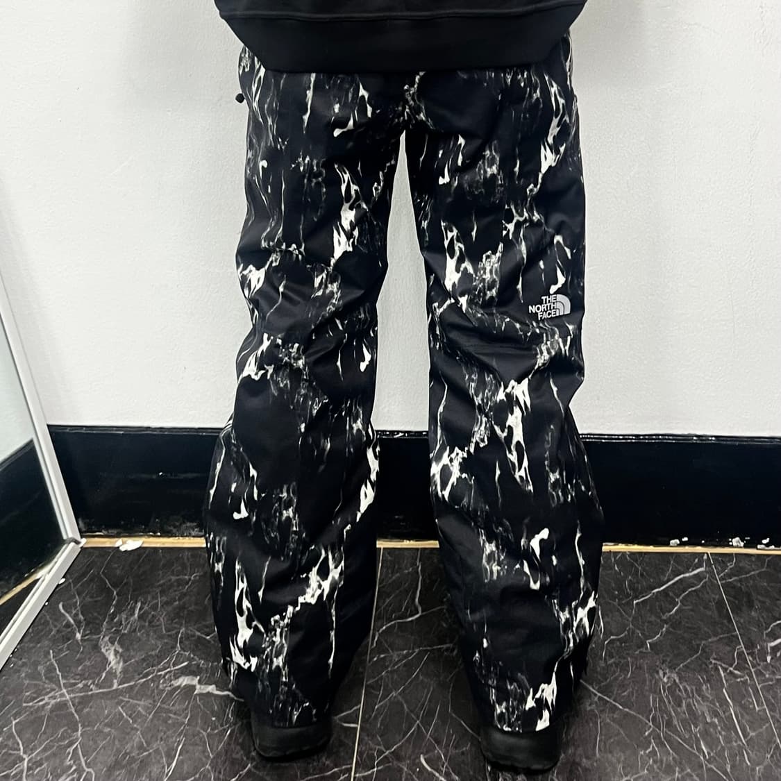 노스페이스 그래비티 패턴 스노우 트랙 팬츠 상품이미지3