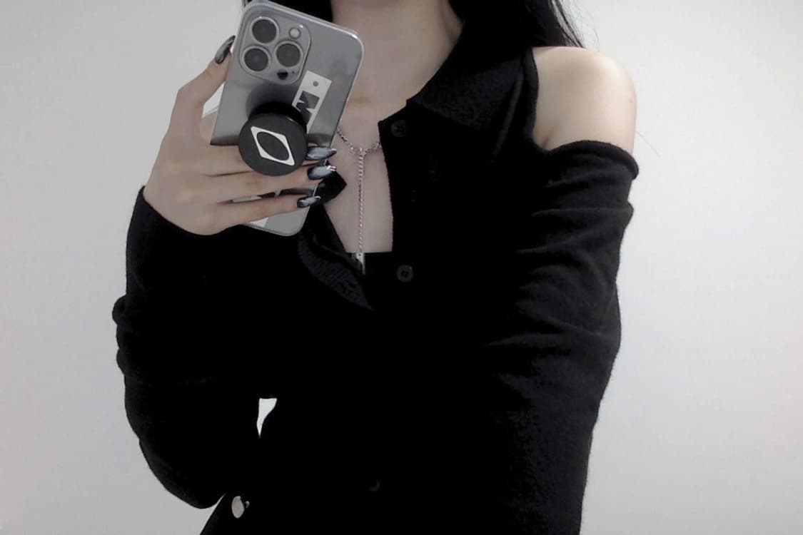 보헤미안서울 숄더 홀 니트 가디건 블랙 상품이미지2