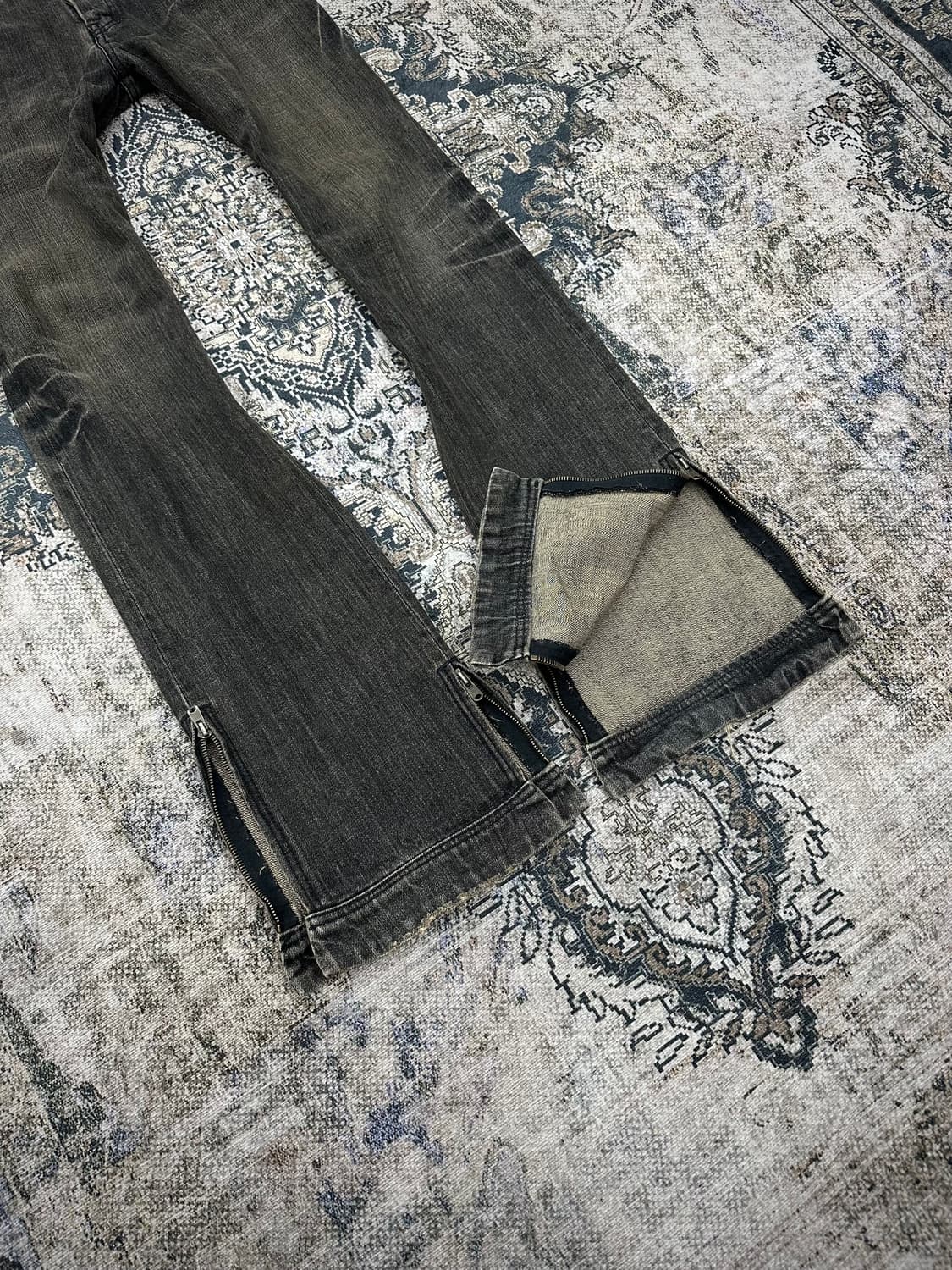 Rico zip up detail flared jeans 상품이미지3
