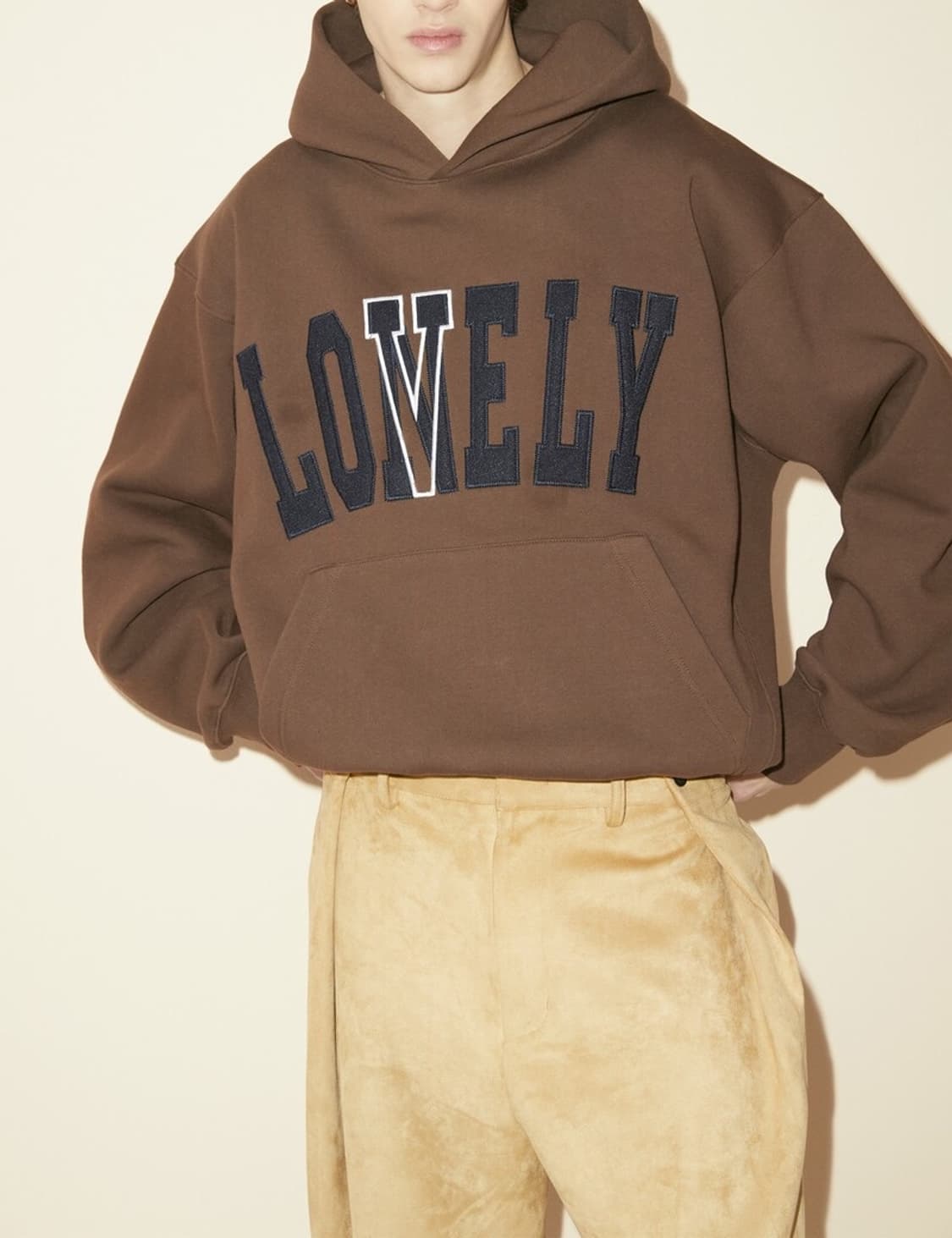 노앙 론리 러블리 LONELY/LOVELY FELT 후드티 브라운 상품이미지1