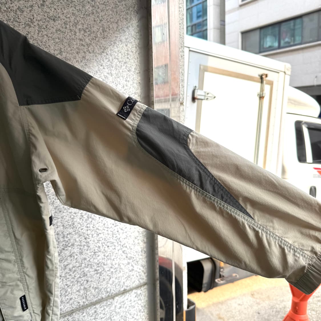 컬럼비아 로고 바람막이 아노락 상품이미지8