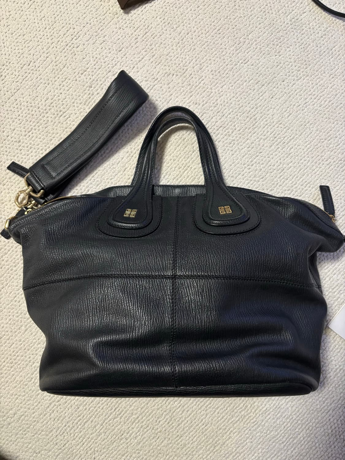 지방시 나이팅게일 블랙 토트백 M사이즈 상품이미지1