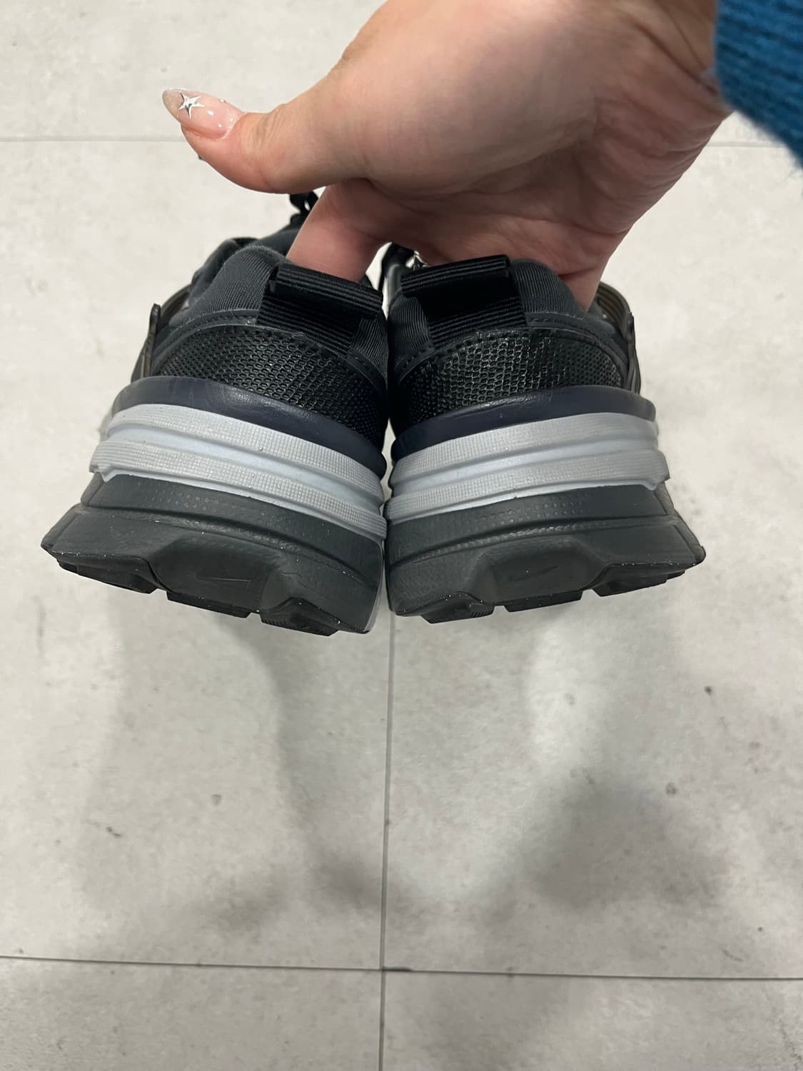 나이키 v2k런 블랙 다크 스모크 그레이 240 상품이미지4